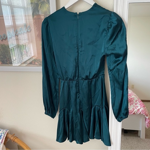 Abercrombie & Fitch Long-Sleeve Plunge Satin Dress - Picture 8 of 8